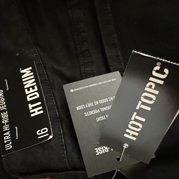 Hot Topic Jegging - Picture 2 of 9